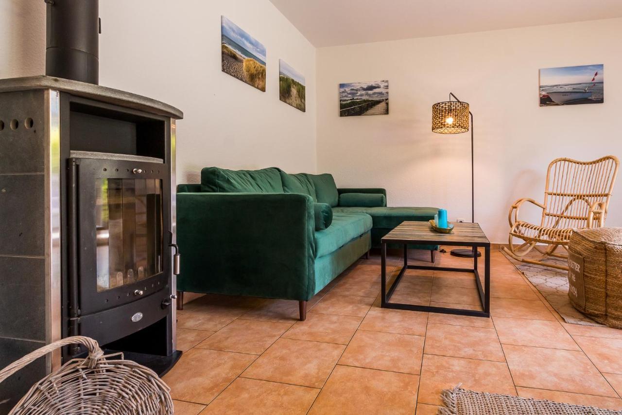 Haus Ostseenixe 02 Вустров Екстер'єр фото